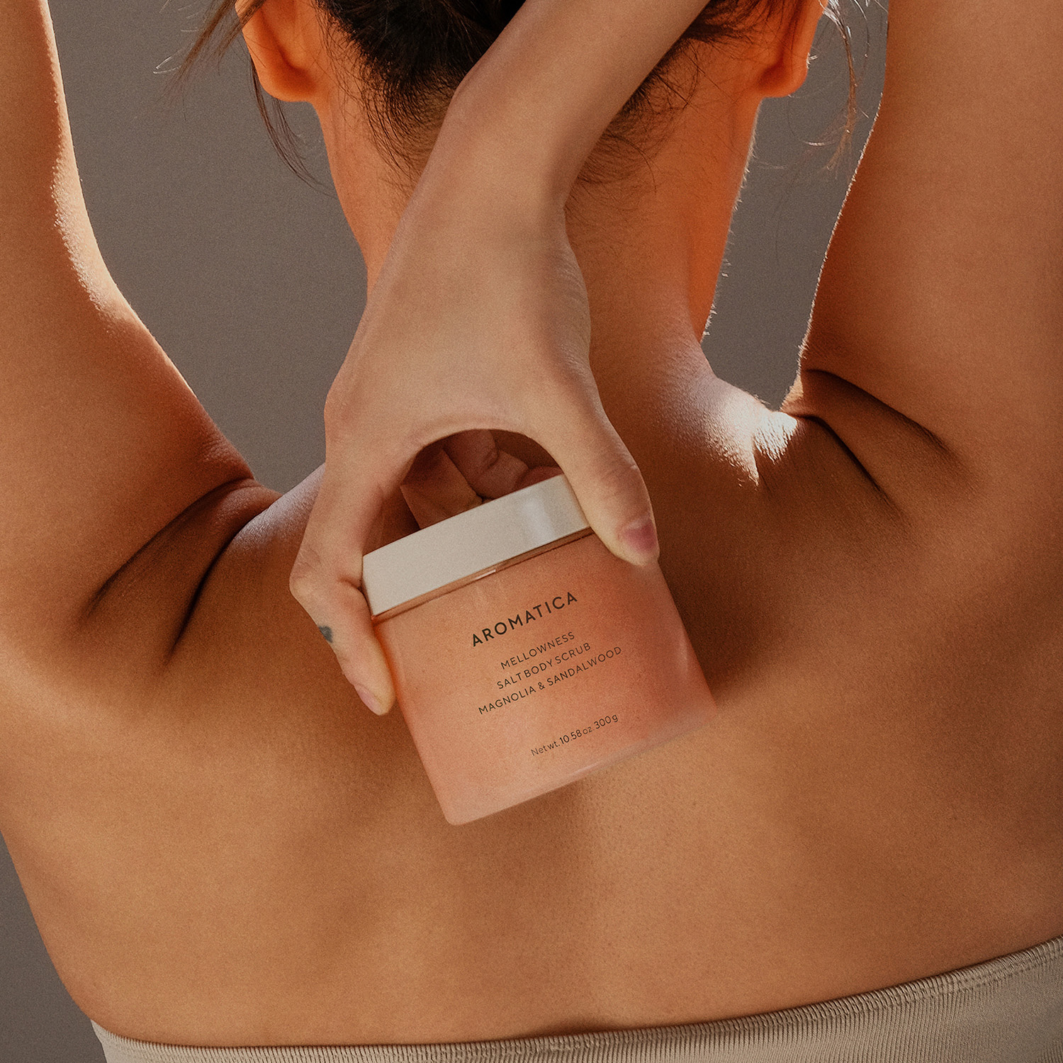 아로마티카 솔트 바디 스크럽 매그놀리아 & 샌달우드 300G 바디 필링 각질 제거 팔꿈치 뒤꿈치