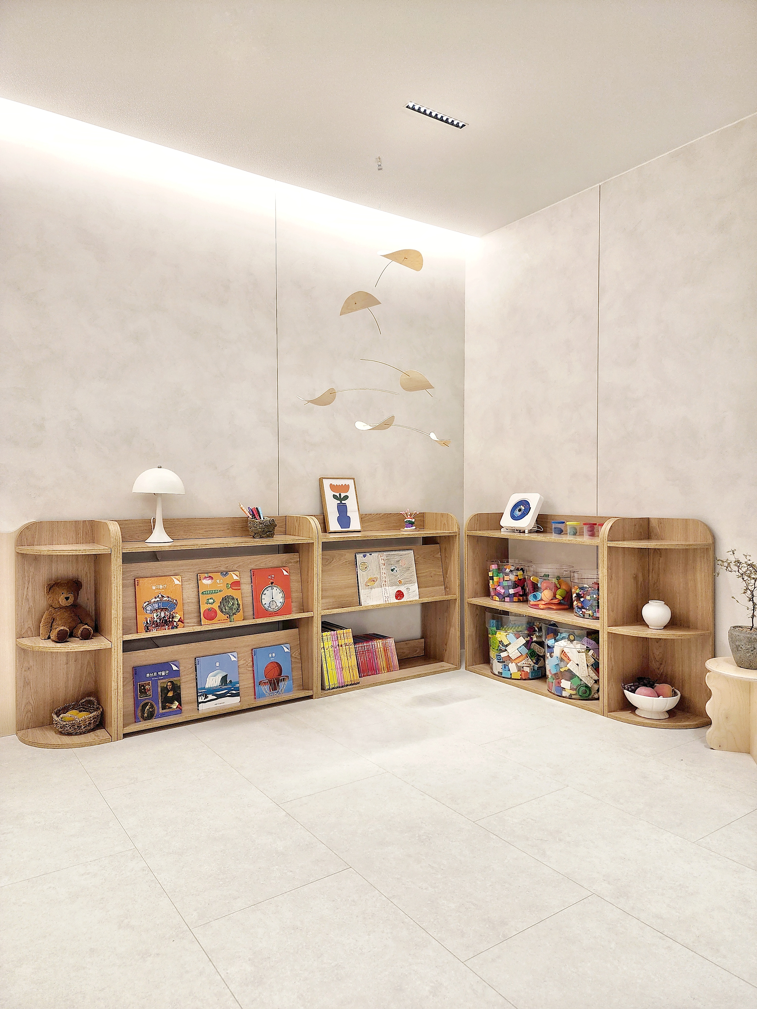 재니쓰홈올인원 책장 전면책장 교구장 3단 화이트 낮은 몬테소리 어린이집 아기 유아 장난감