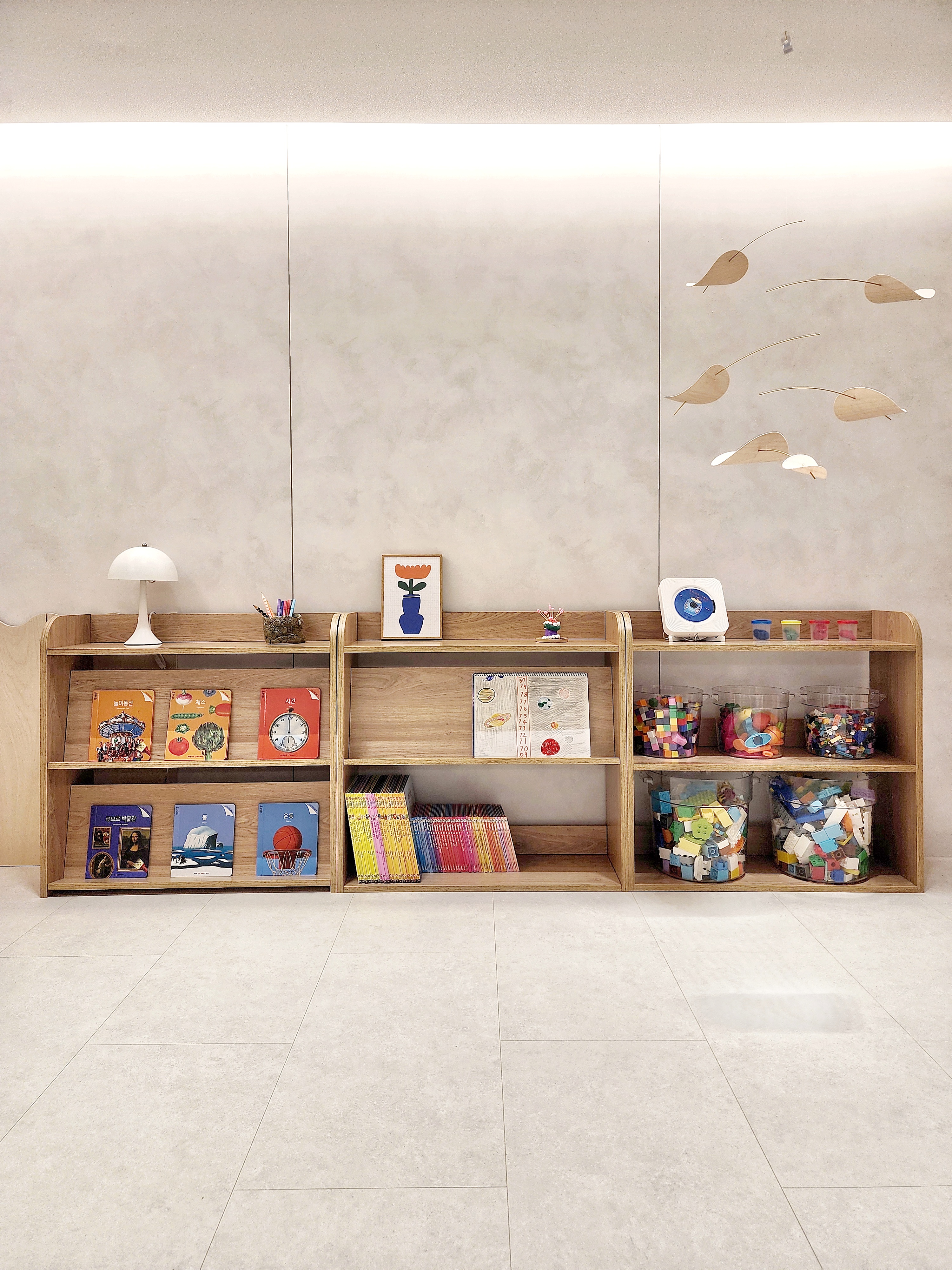 재니쓰홈올인원 책장 전면책장 교구장 3단 화이트 낮은 몬테소리 어린이집 아기 유아 장난감