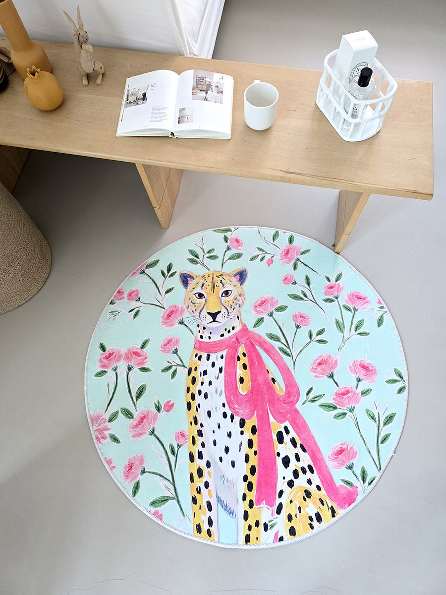 블랑쉬 꽃밭속 표범 원형 러그