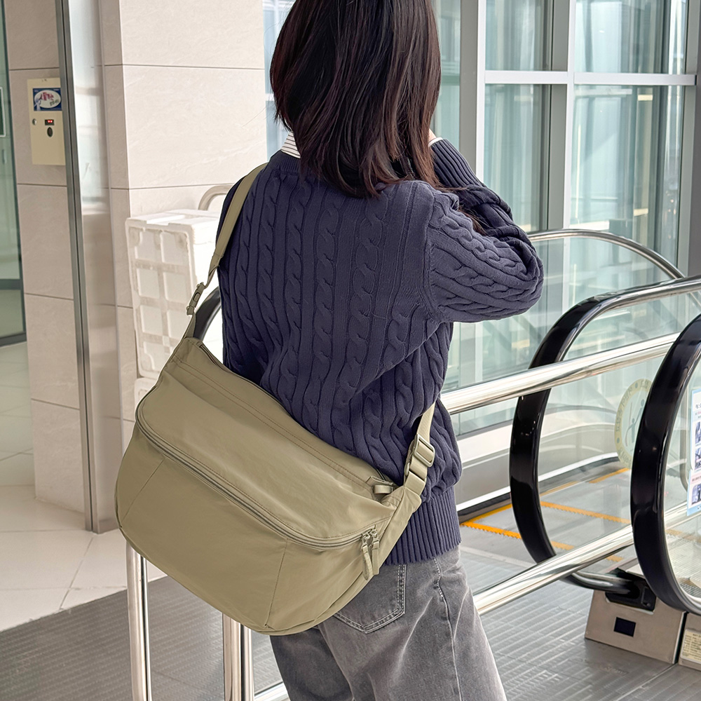 가벼운 빅사이즈 포켓 숄더 크로스백 무지 캐주얼 경량 천 라운드 크로스가방 이미지 7