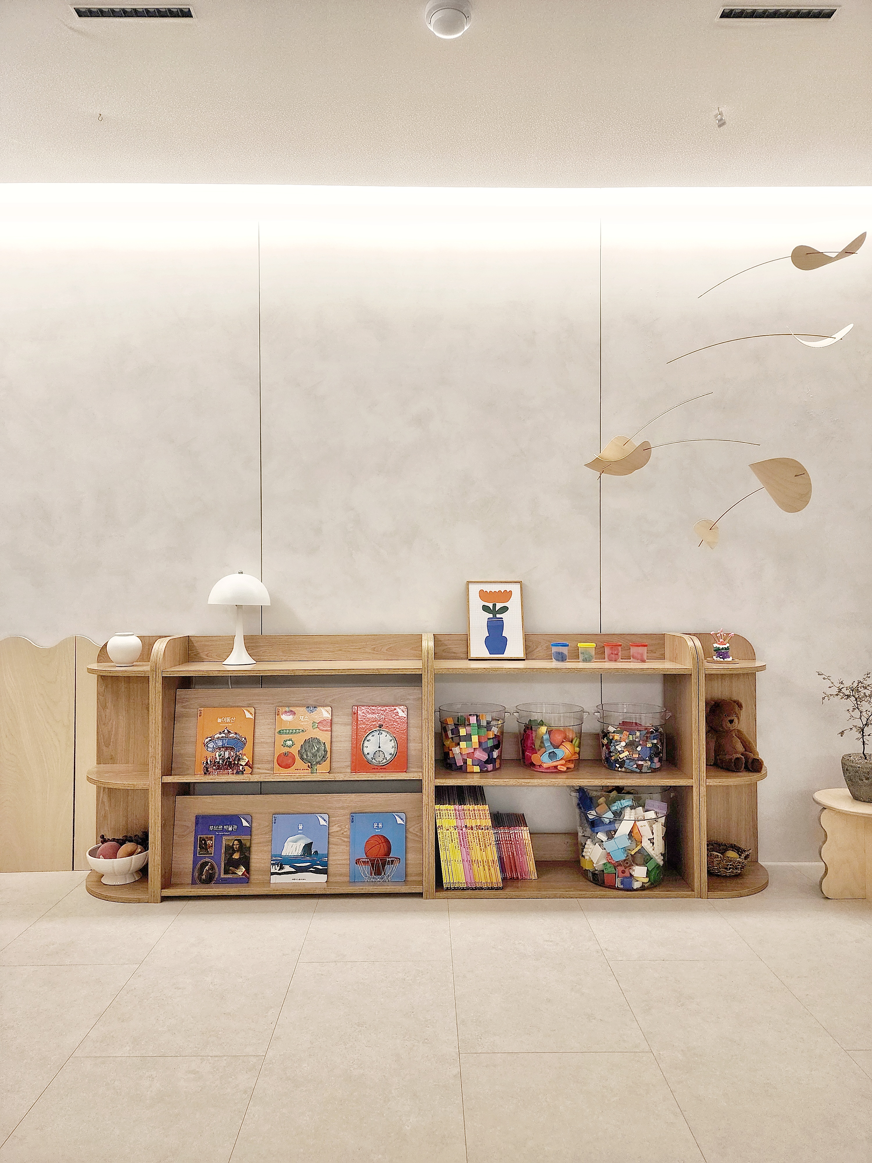 재니쓰홈올인원 책장 전면책장 교구장 3단 화이트 낮은 몬테소리 어린이집 아기 유아 장난감