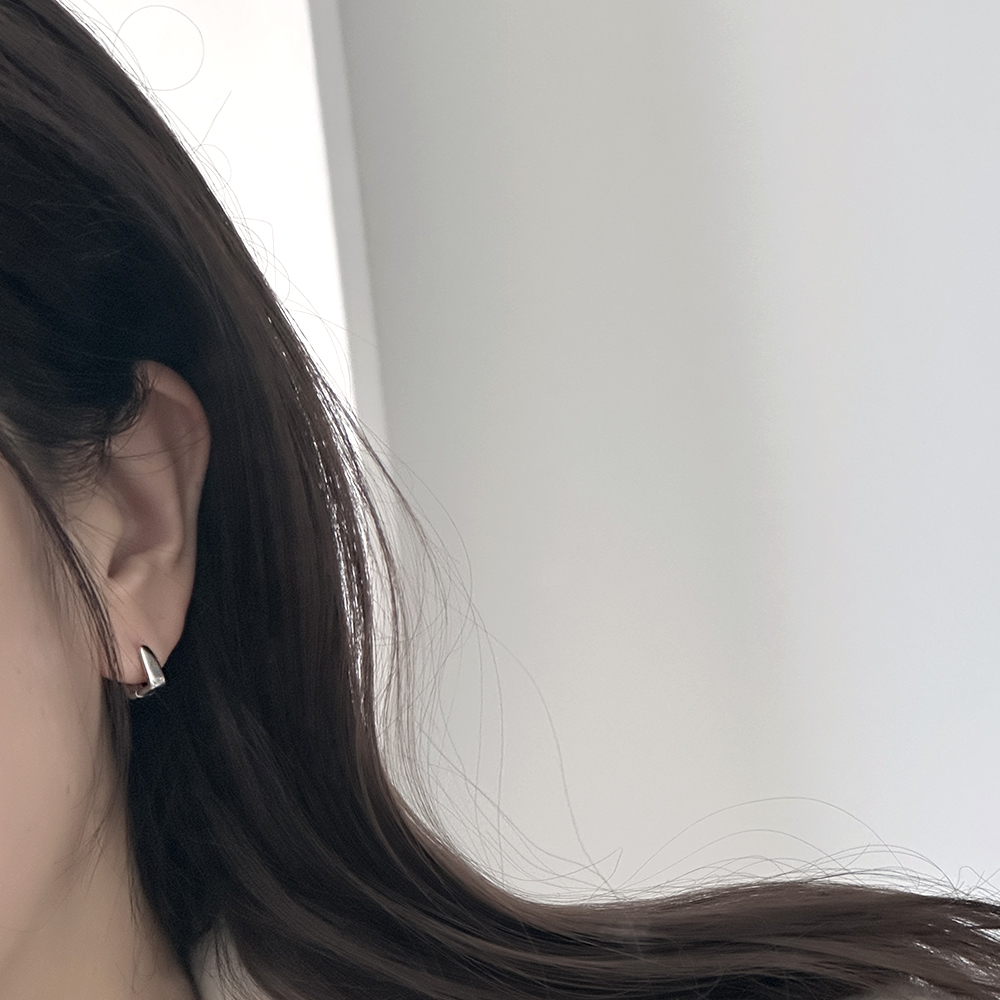 미니 사각 딱붙는 원터치 링 귀걸이 2컬러 티타늄 데일리룩 오피스룩 데이트룩 이미지 7
