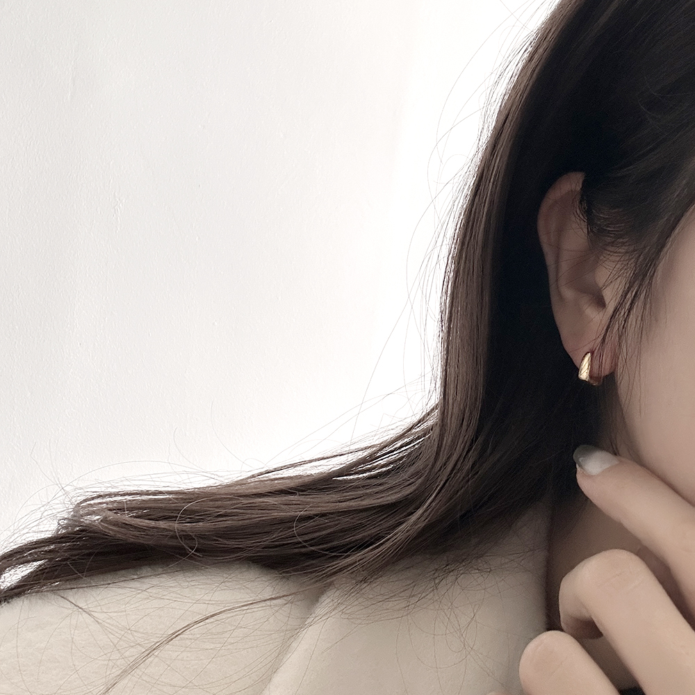미니 사각 딱붙는 원터치 링 귀걸이 2컬러 티타늄 데일리룩 오피스룩 데이트룩 - 상품 이미지