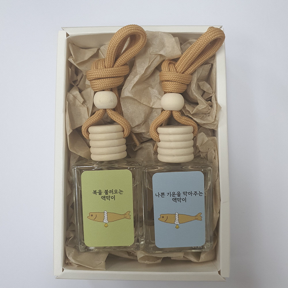 귀여운 액막이 차량용 룸미러 미니 방향제 자동차 송풍구형 디퓨저 차 향수 선물 - 상세 이미지 3