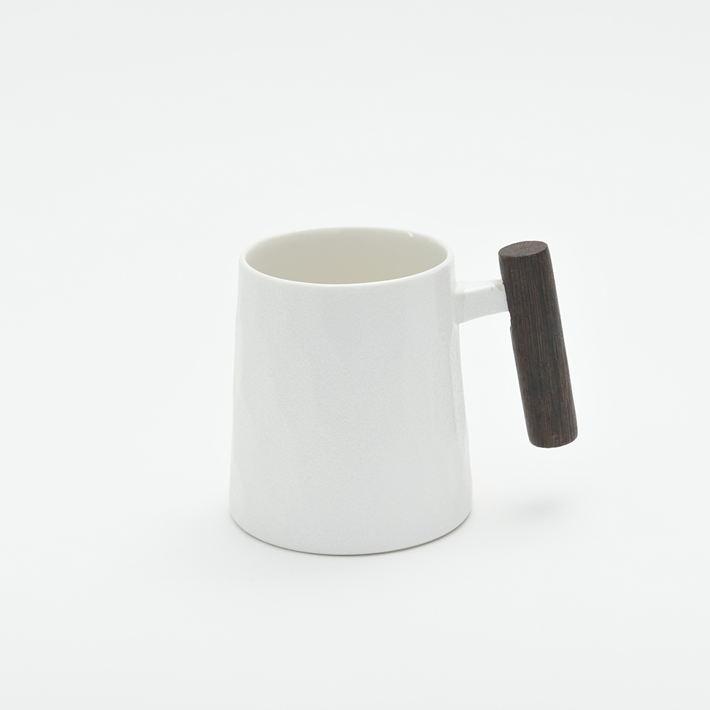 고원 계수나무 머그컵 500ml 도자기 머그잔 해머무늬 우드 손잡이 화이트 이미지 6