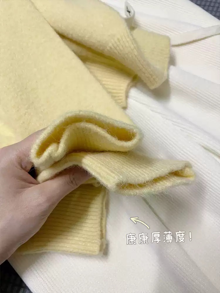 크림옐로우 진주단추 라운드넥가디건 루즈핏 짧은 봄 화사한 색상 디자인 여친룩 데이트 패션 - 상세 이미지 4