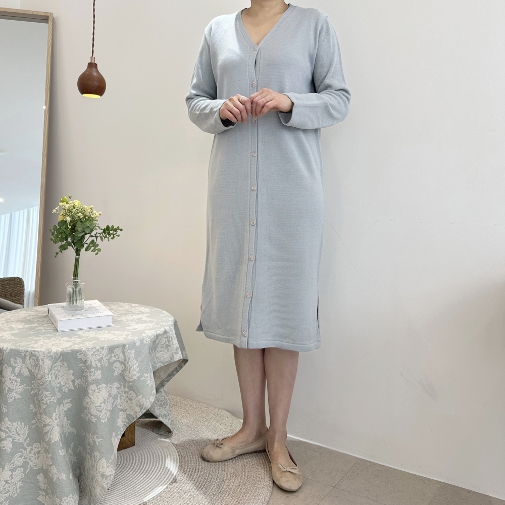 단아한 단추 니트 브이넥 원피스 봄 가을 데일리 베이직 출근룩 모임룩 그레이 롱원피스 이미지 6