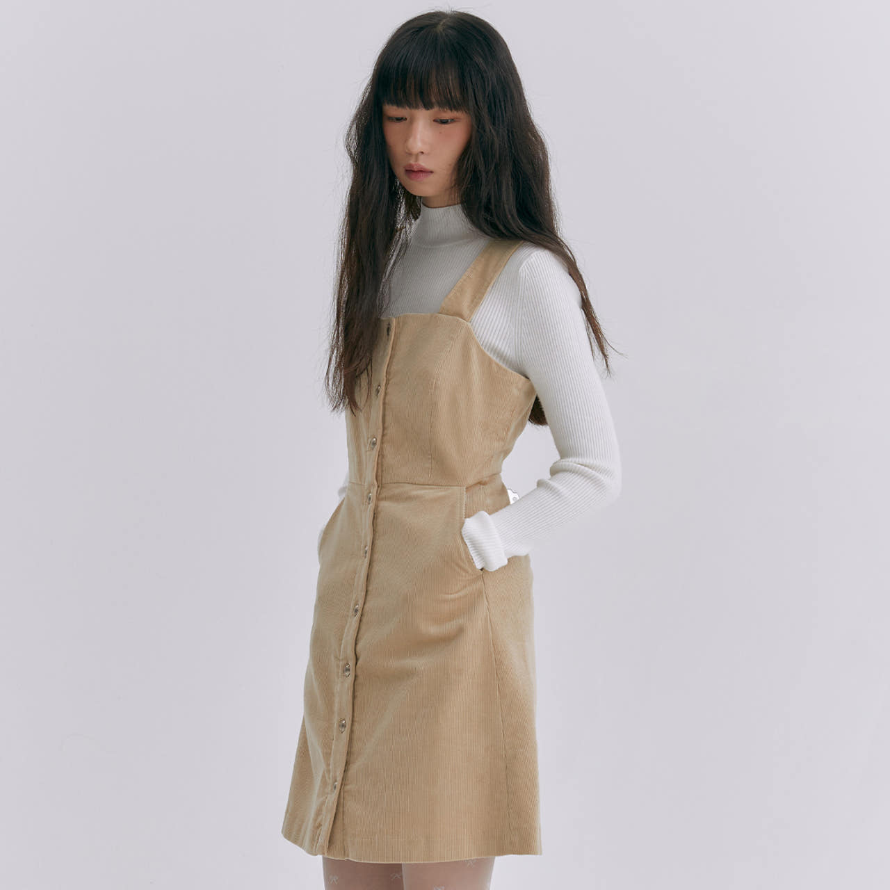 로엠 코듀로이 뷔스띠에 원피스 RMOWE4TR31 - 상품 이미지