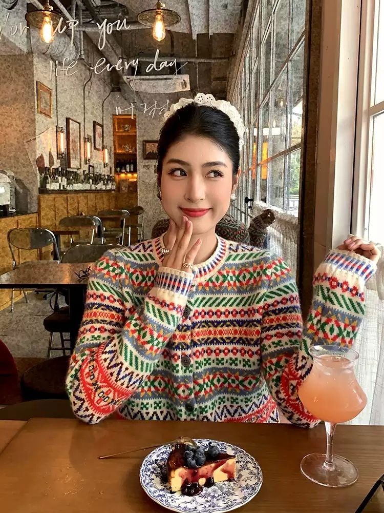 울 자카드 라운드넥가디건 루즈핏 보헤미안 패턴 스타일 레인보우색상 빈티지 레트로 디자인 - 상세 이미지 3