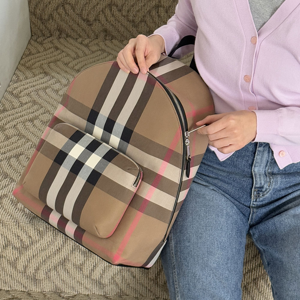 버버리 JEFF 체크 캔버스 남여공용 백팩 TAUPE BROWN 80845501 - 상세 이미지 3
