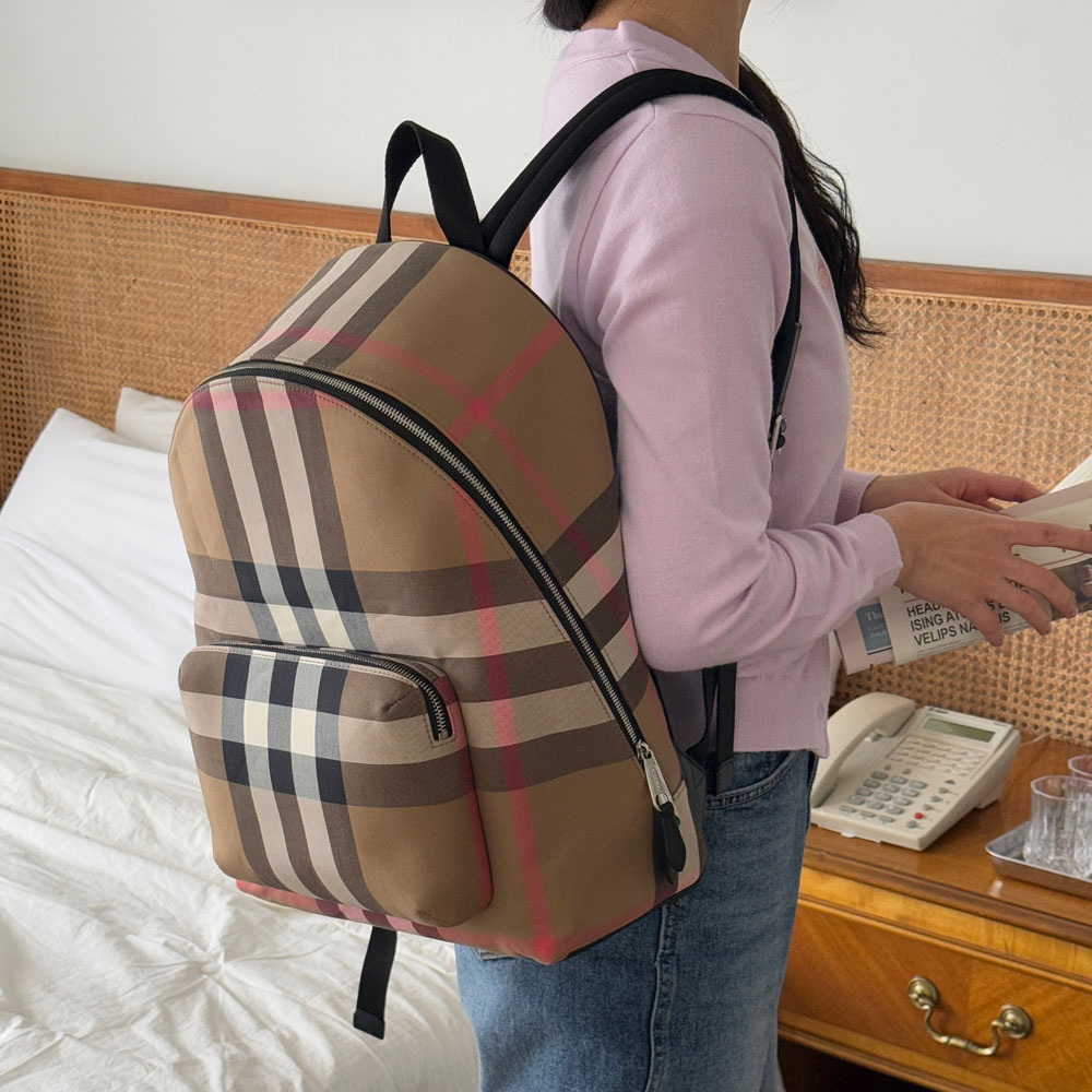 버버리 JEFF 체크 캔버스 남여공용 백팩 TAUPE BROWN 80845501 - 메인 이미지