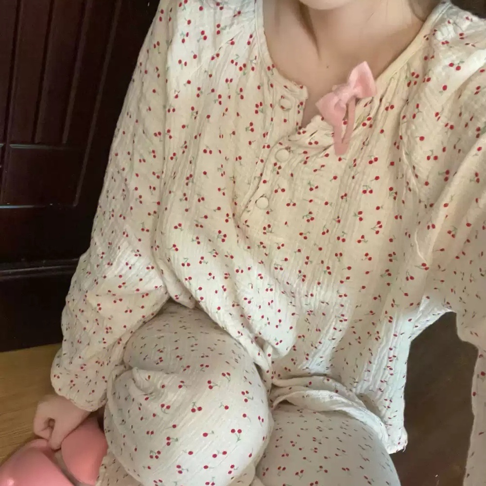 라운드넥 단추 체리잠옷세트 캐주얼 봄 가을 귀여운 긴팔 코지한 홈웨어 크림색 - 상품 이미지