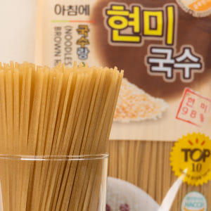 국산 현미 98% 현미국수 500g(건면)비빔 잔치 곡물면 여름국수 맛있게 먹은 솔직 후기 - 상품 이미지 1