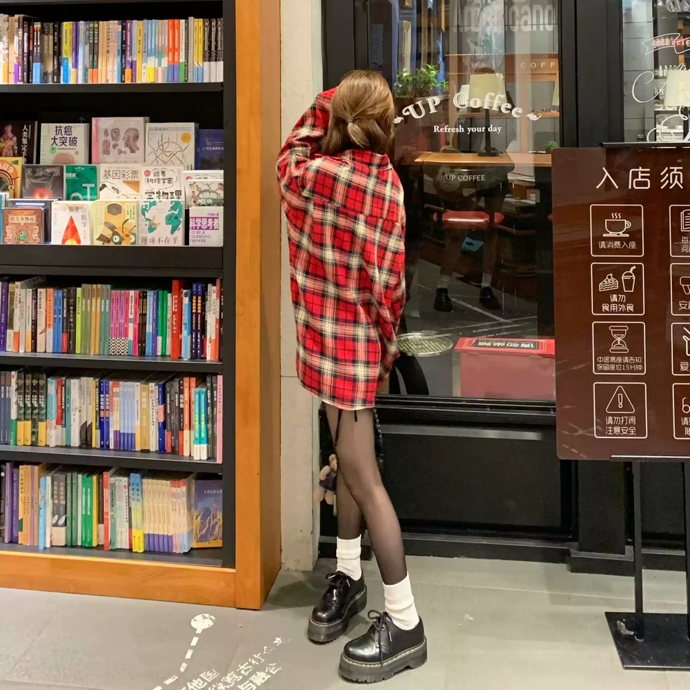 레드 체크 셔츠 남방 루즈핏 빈티지 레트로 봄 여배우 드라마 패션 심플 아이돌 공항패션 - 상세 이미지 5