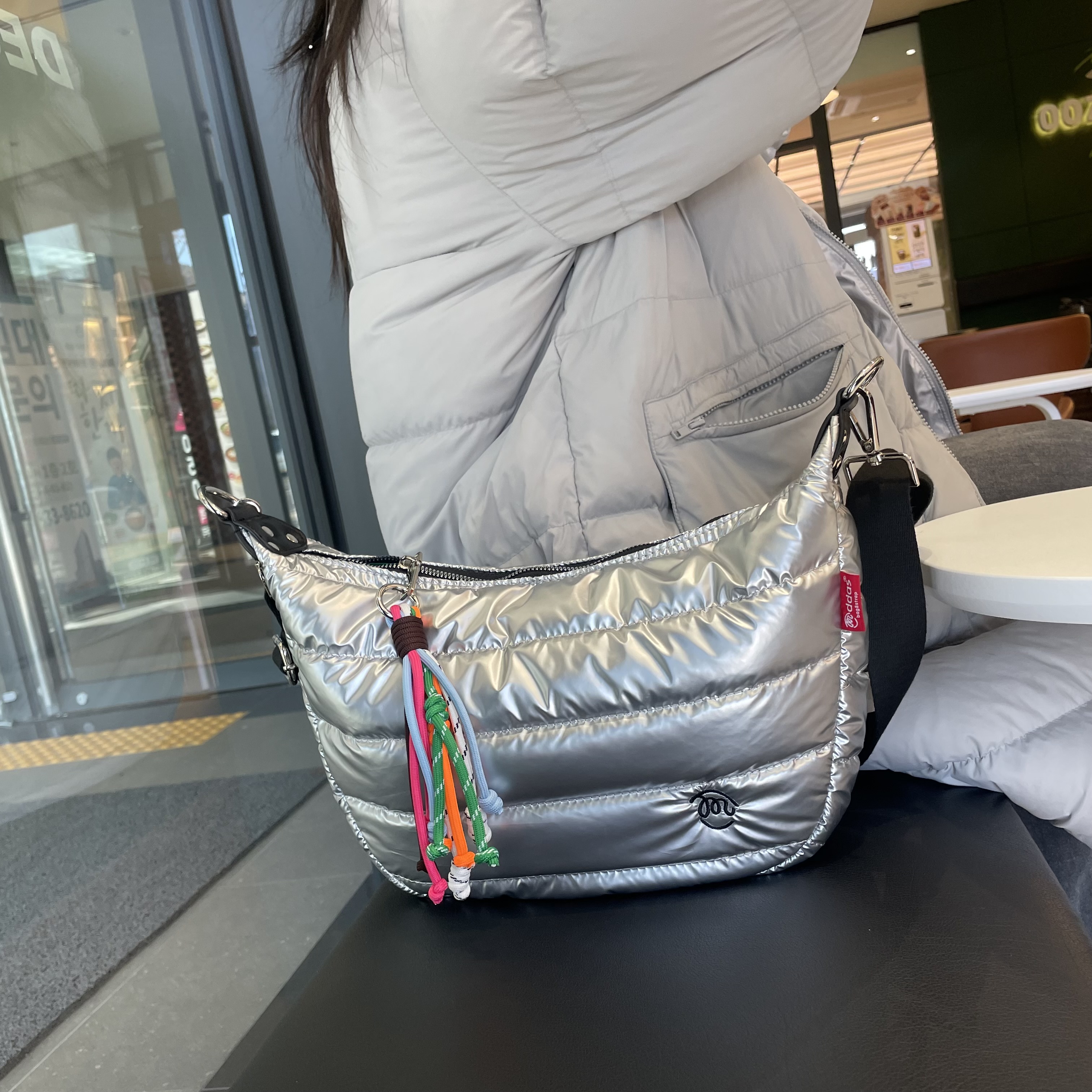 말랑백 패딩 크로스백 여행용 퀼팅 유럽여행가방 핸드폰 가벼운 반달 슬링백 해외 미니 겨울