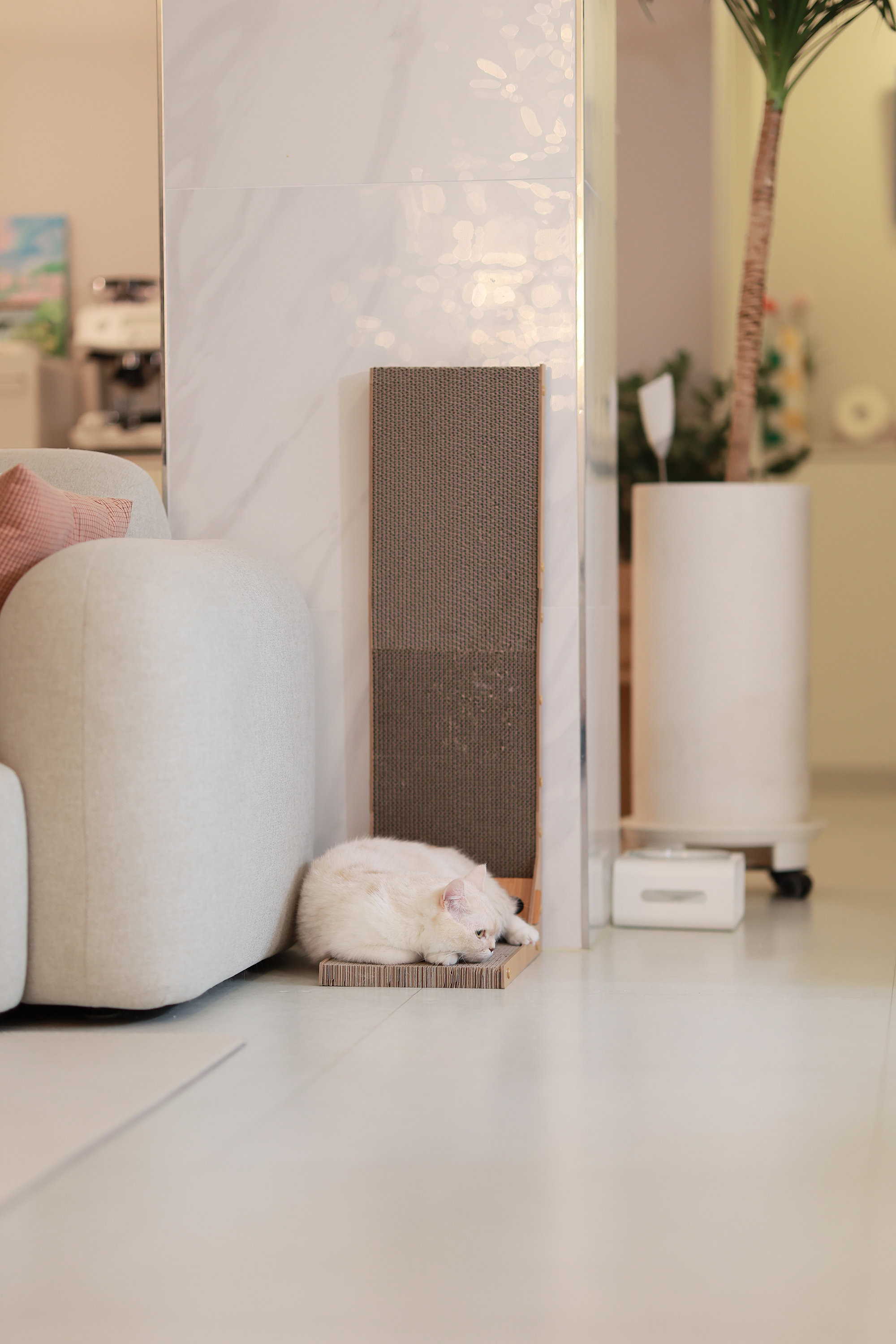 아토주 엘라인 고양이 수직 스크래쳐 83cm 화이트