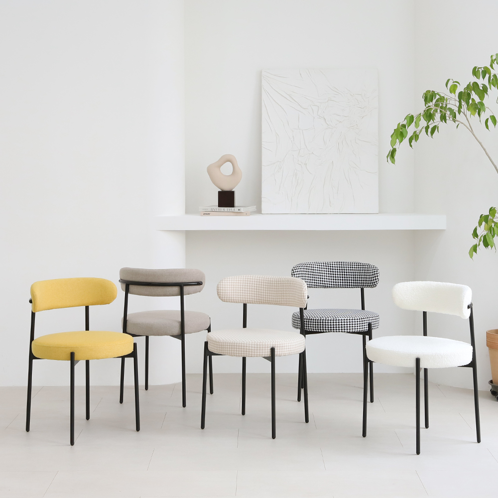 스위터 블랙프레임 베이지 인테리어 미드센츄리 모던 디자인 카페 식탁의자