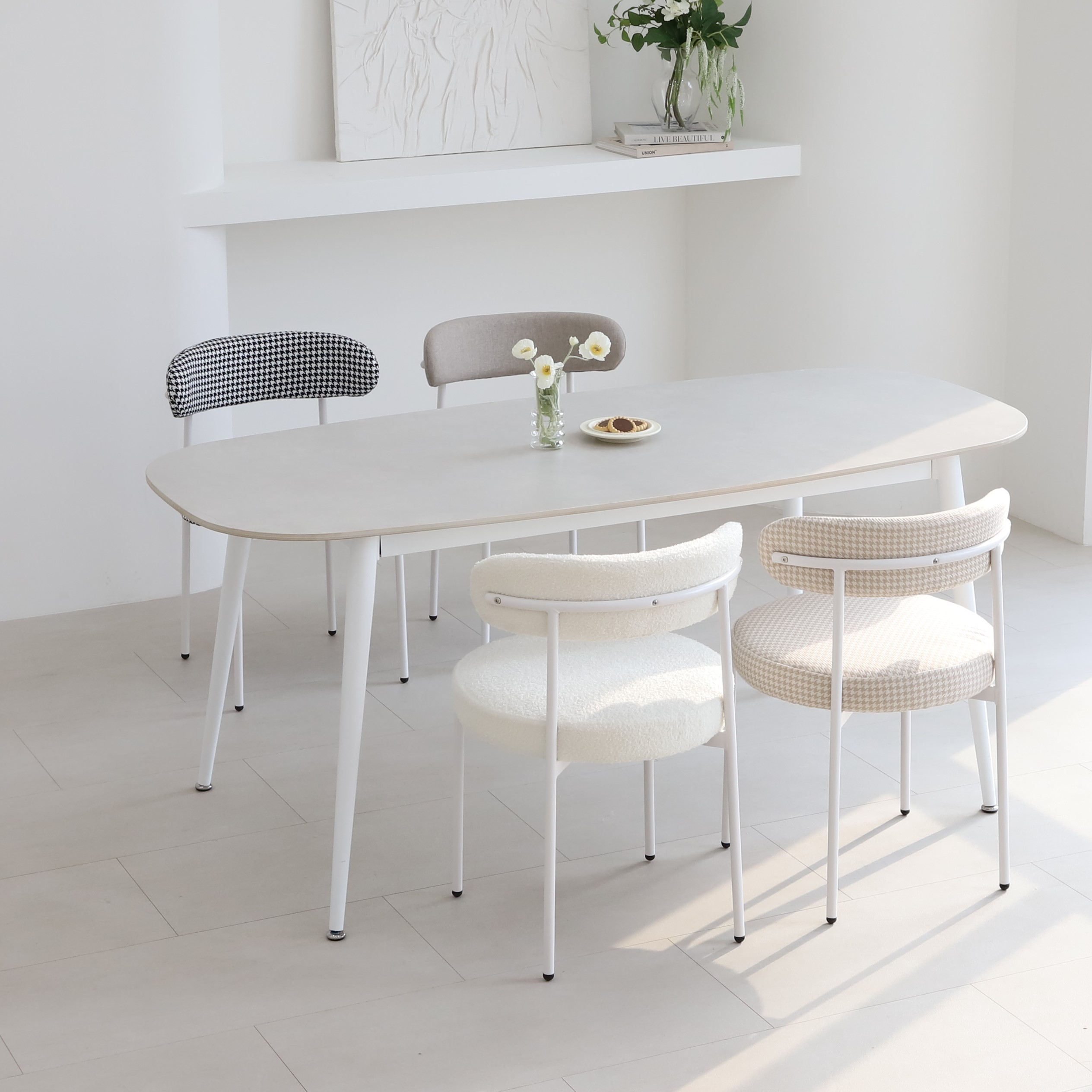 스위터 화이트 식탁의자 인테리어 디자인 카페 의자 모던 미드센츄리