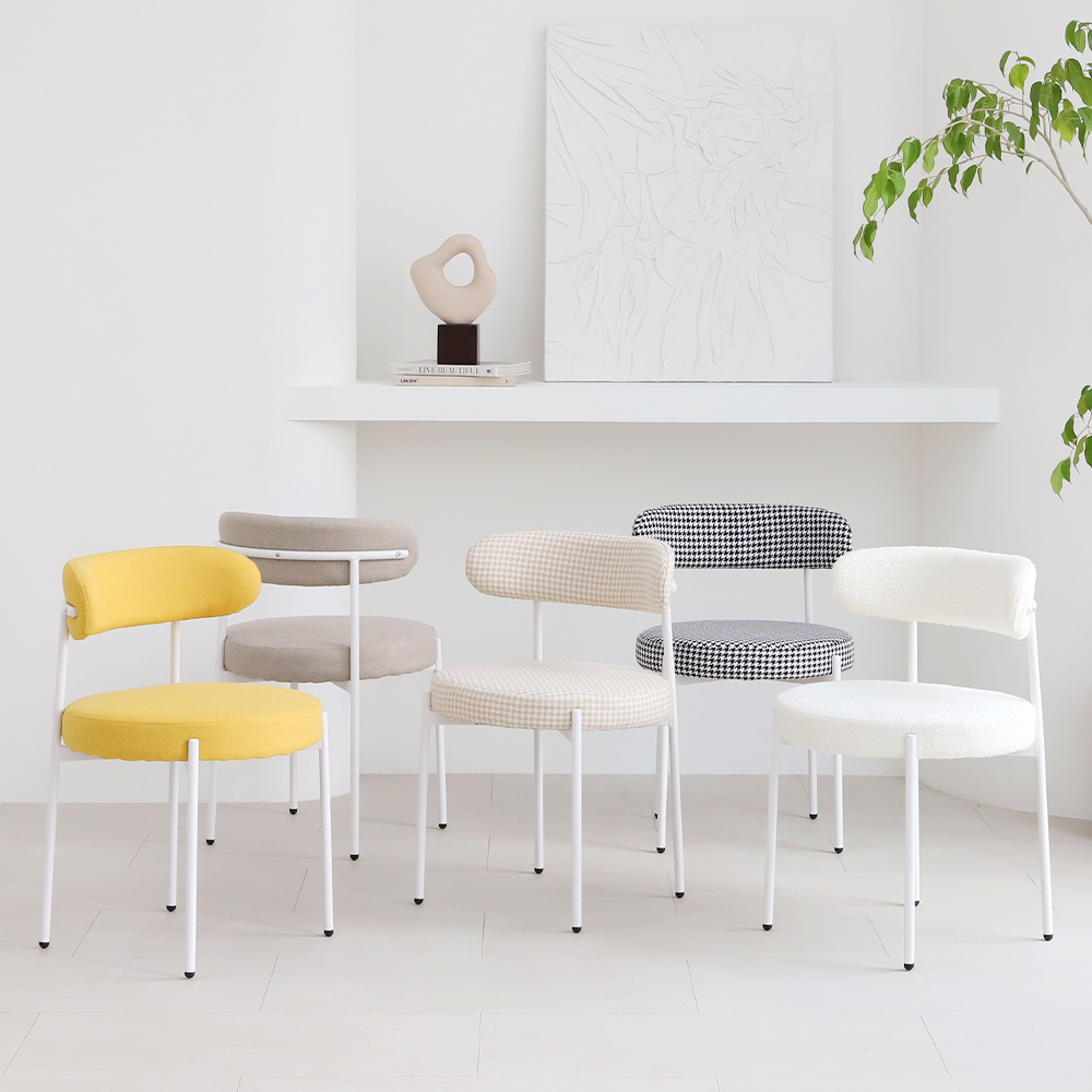 스위터 화이트프레임 베이지 인테리어 미드센츄리 모던 디자인 카페 식탁의자