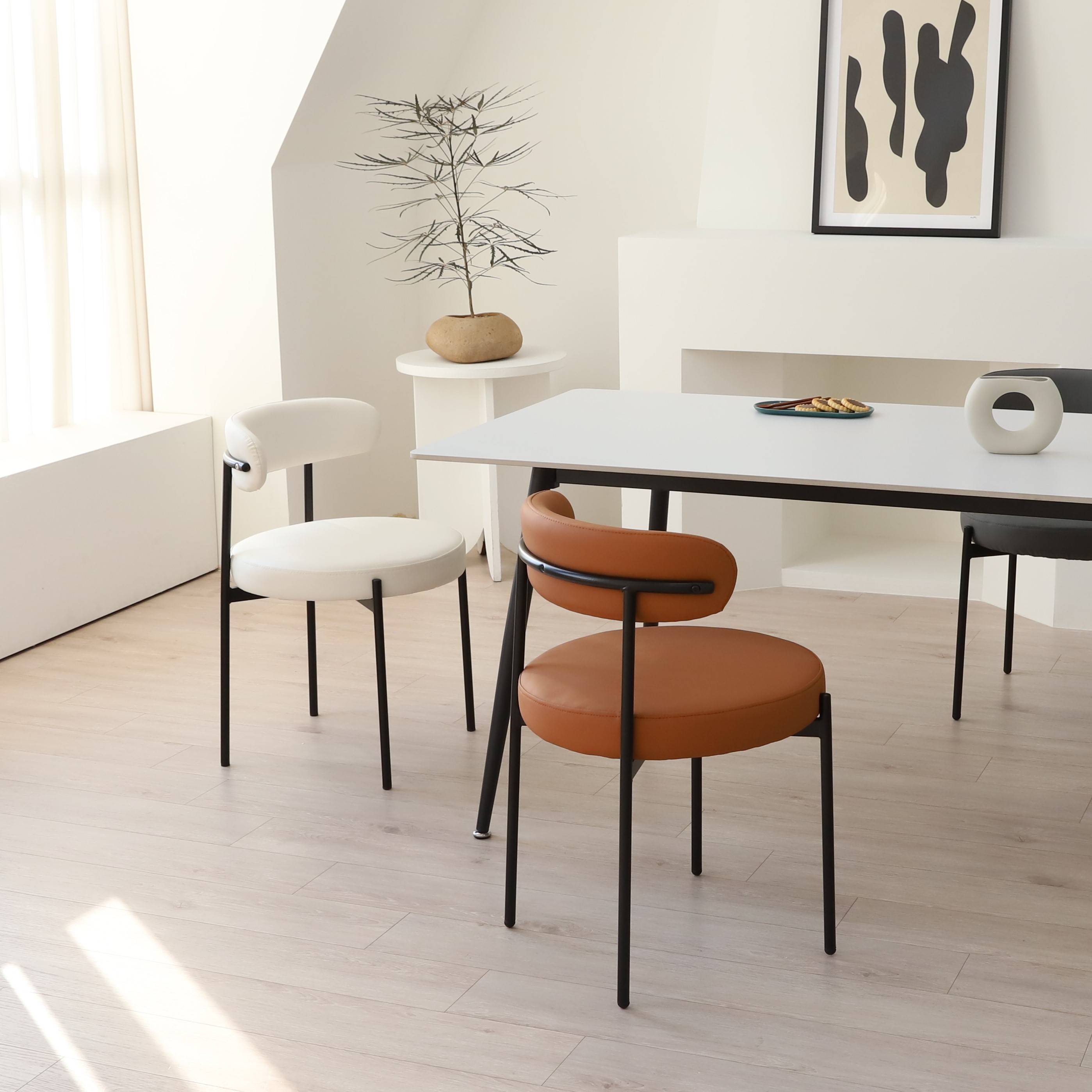 스위터 블랙 식탁의자 인테리어 주방 미드센츄리 모던 디자인 카페 의자