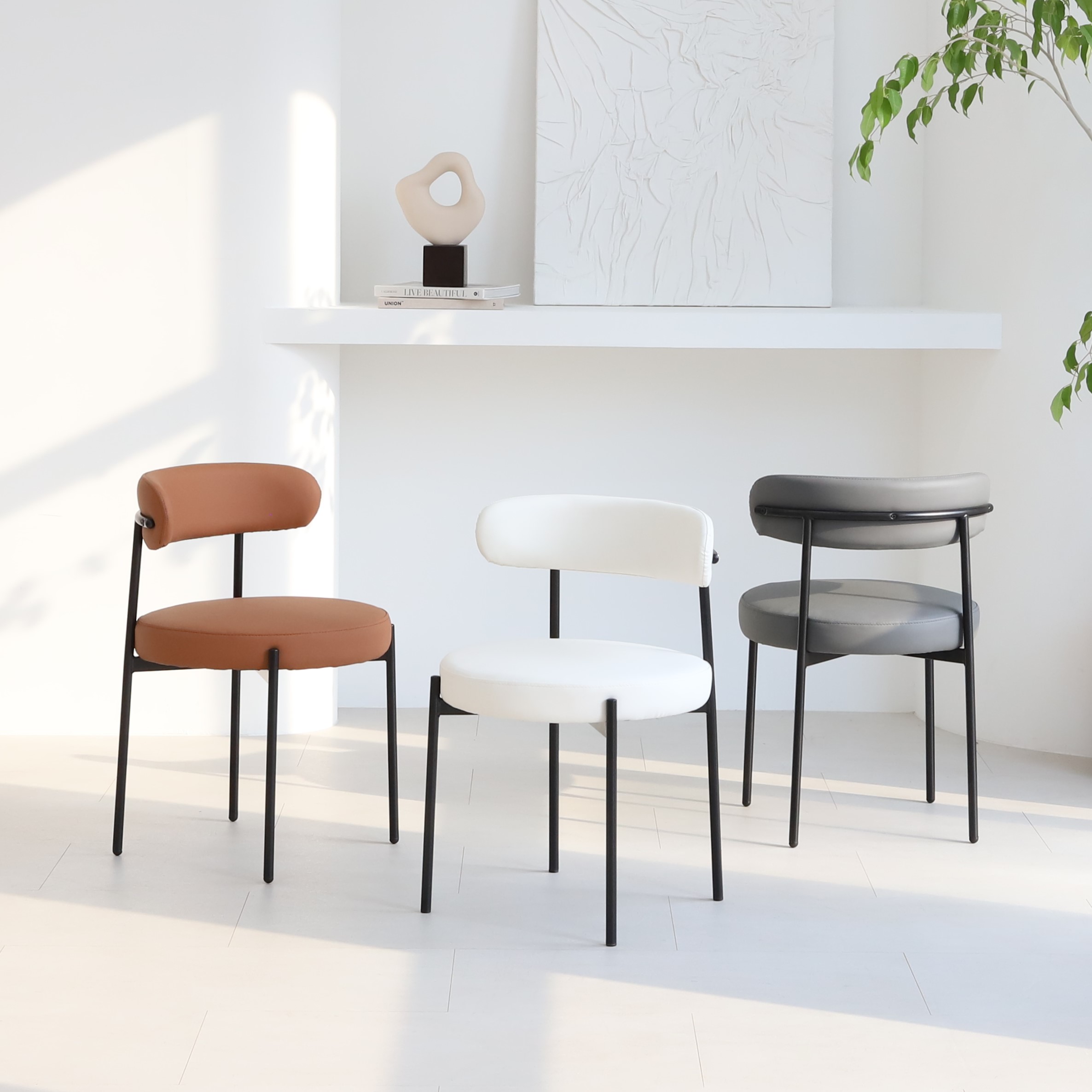 스위터 블랙 식탁의자 인테리어 주방 미드센츄리 모던 디자인 카페 의자