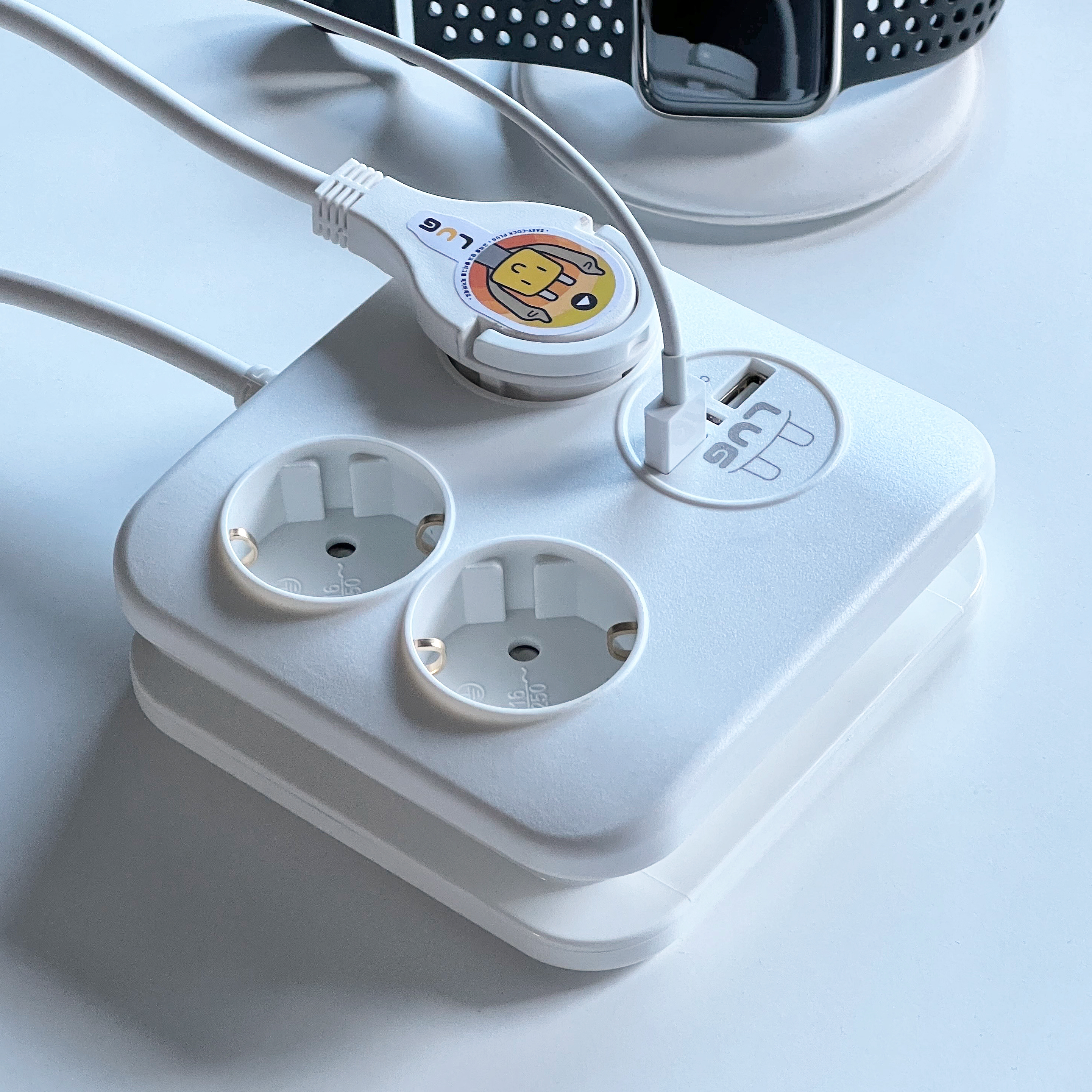 러그박스 납작 머리 멀티탭 플러그 USB 디자인 납작한 멀티 콘센트 사각 1.4m 화이트 - 상품 이미지