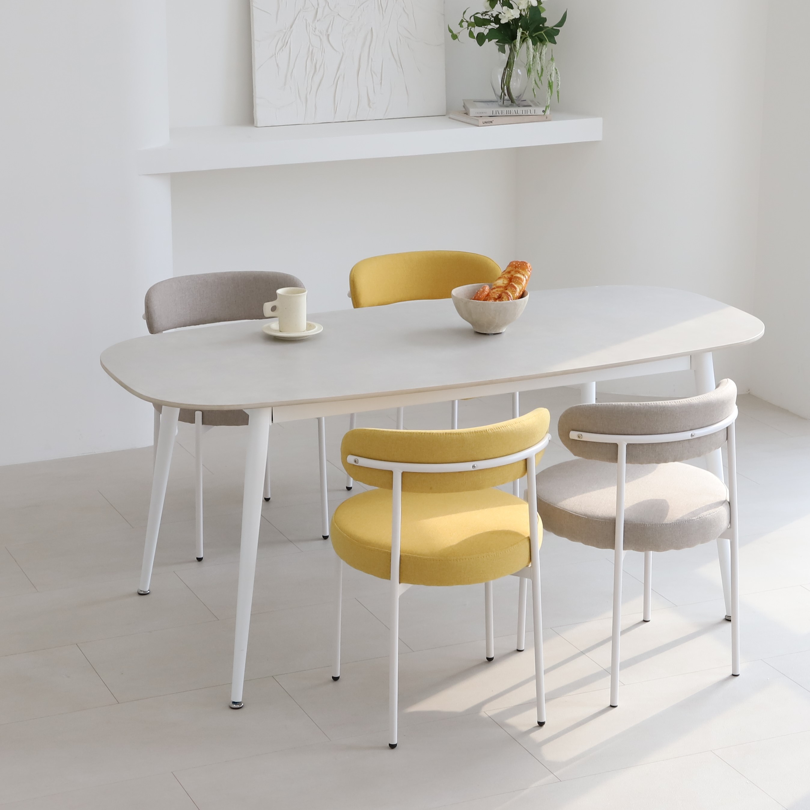 스위터 화이트 식탁의자 인테리어 디자인 카페 의자 모던 미드센츄리
