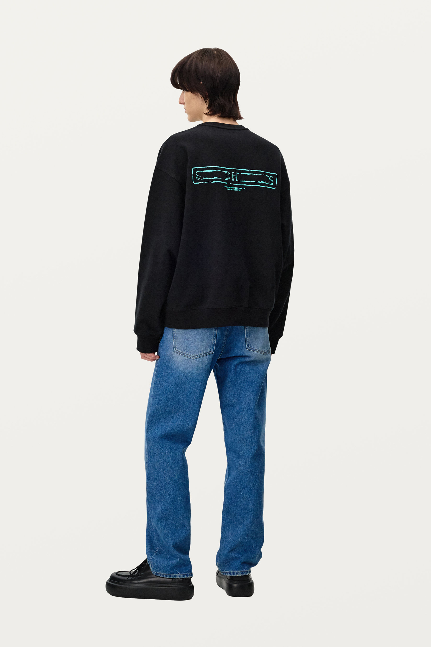 솔리드옴므 블랙 크랙 백로고 스웨트셔츠 S251TS27579B : SOLIDHOMME