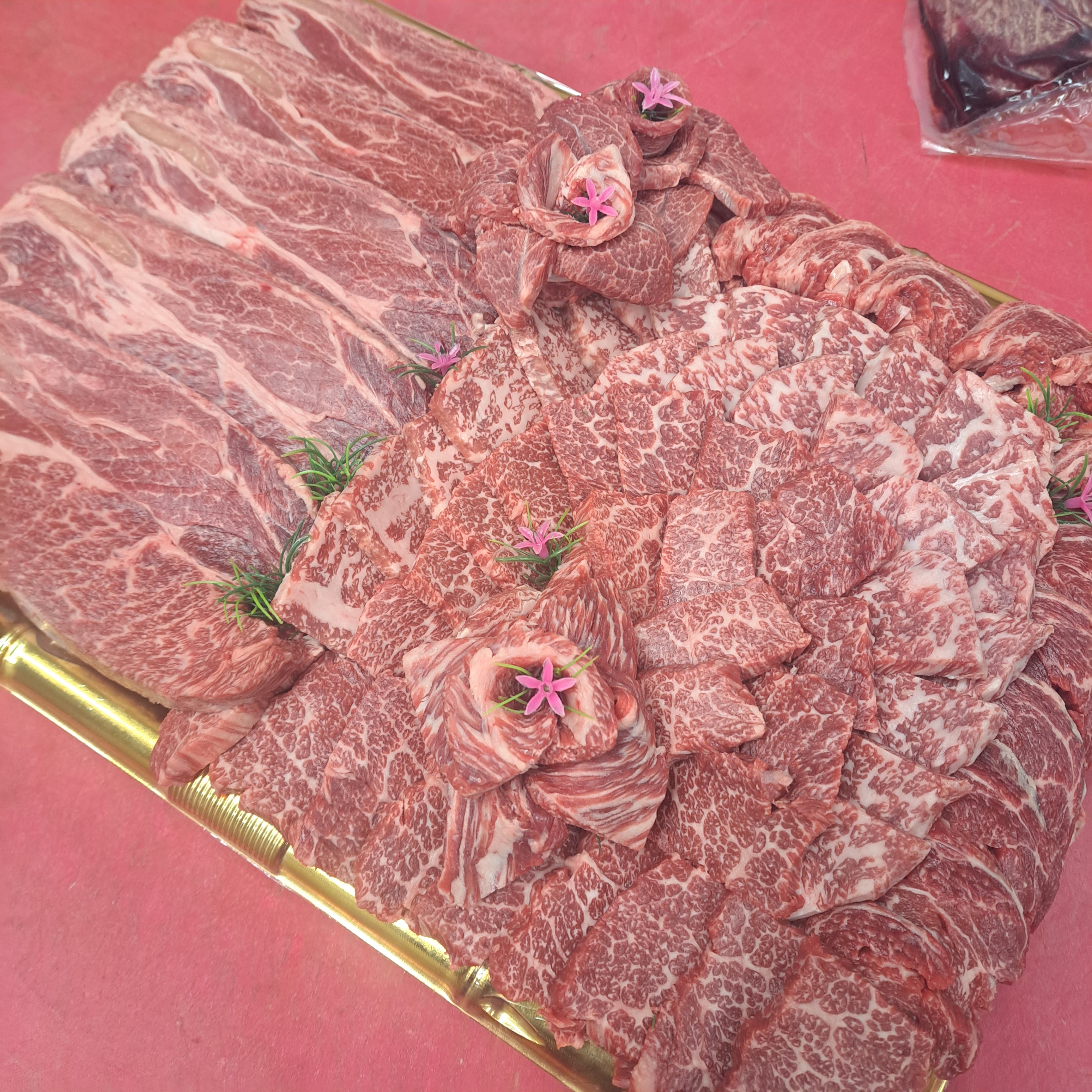 1등급 한우 암소 선물세트 1.2kg 꽃등심 살치살 갈비살 명절 선물 이미지 6