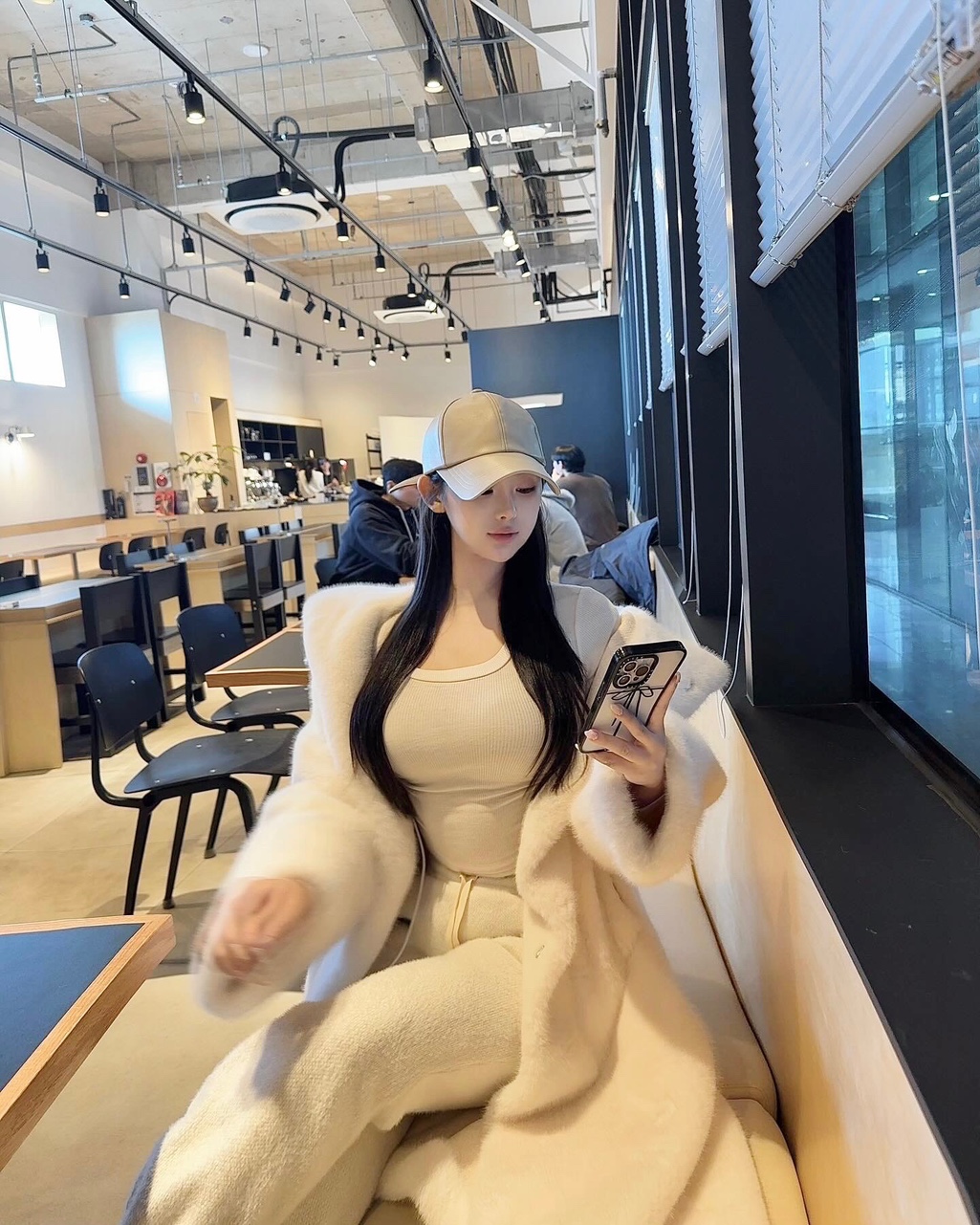 [주문폭주🔥] 베이퍼 스트링  무스탕 후드 퍼 코트 최저가 주문량미침 상세 이미지 4