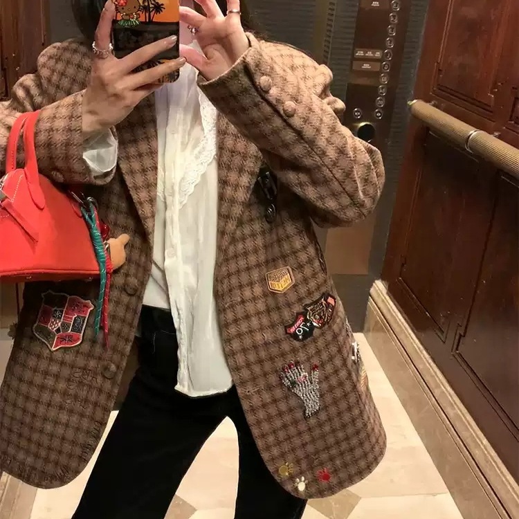 와펜패치 브라운 체크블레이저자켓 가을 겨울 울 안감누빔 유니크 디자인 고급 패션 프레피룩 - 상품 이미지