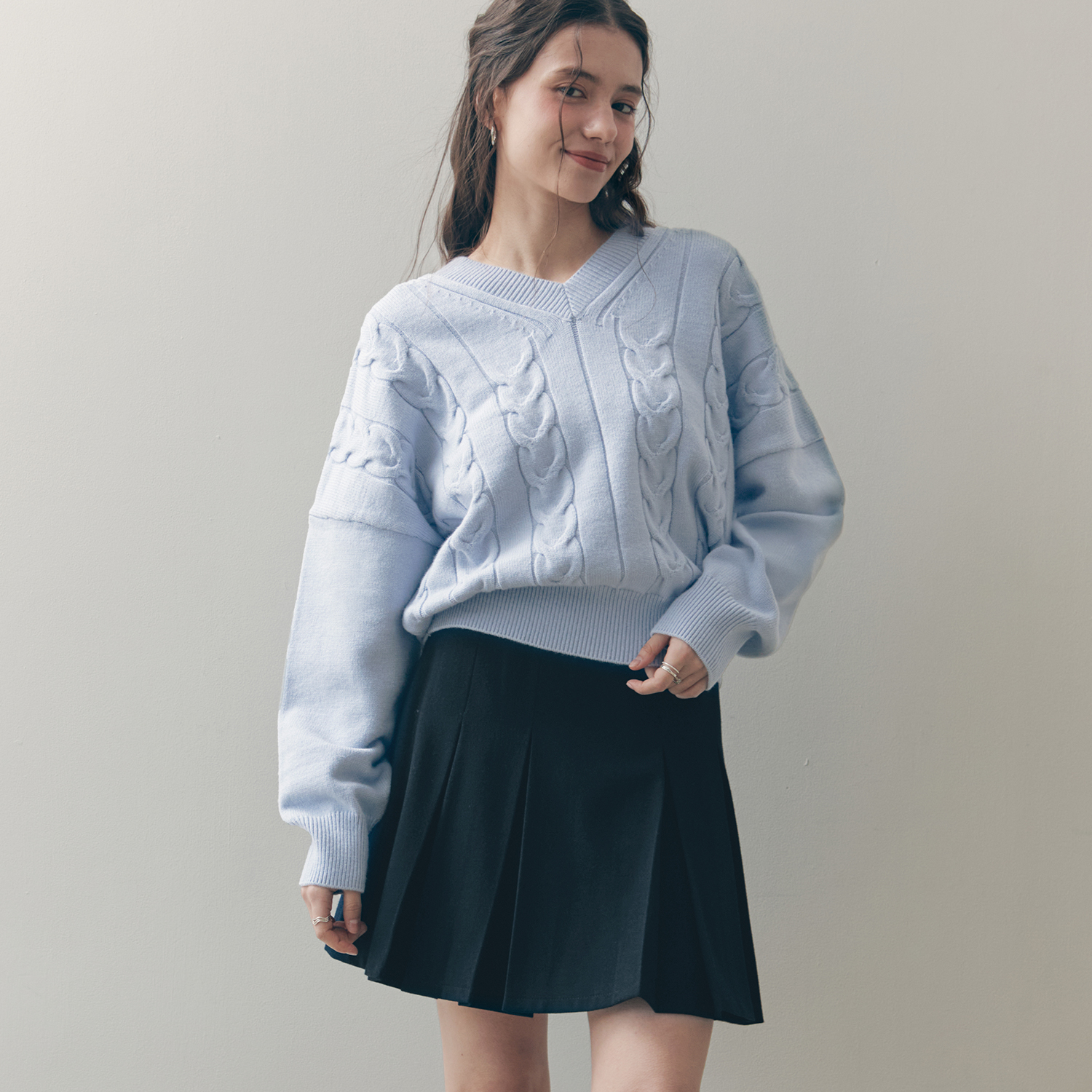 [제로스트릿][3컬러] 트위스트 브이넥 니트 TWIST V-NECK KNIT 제품 이미지