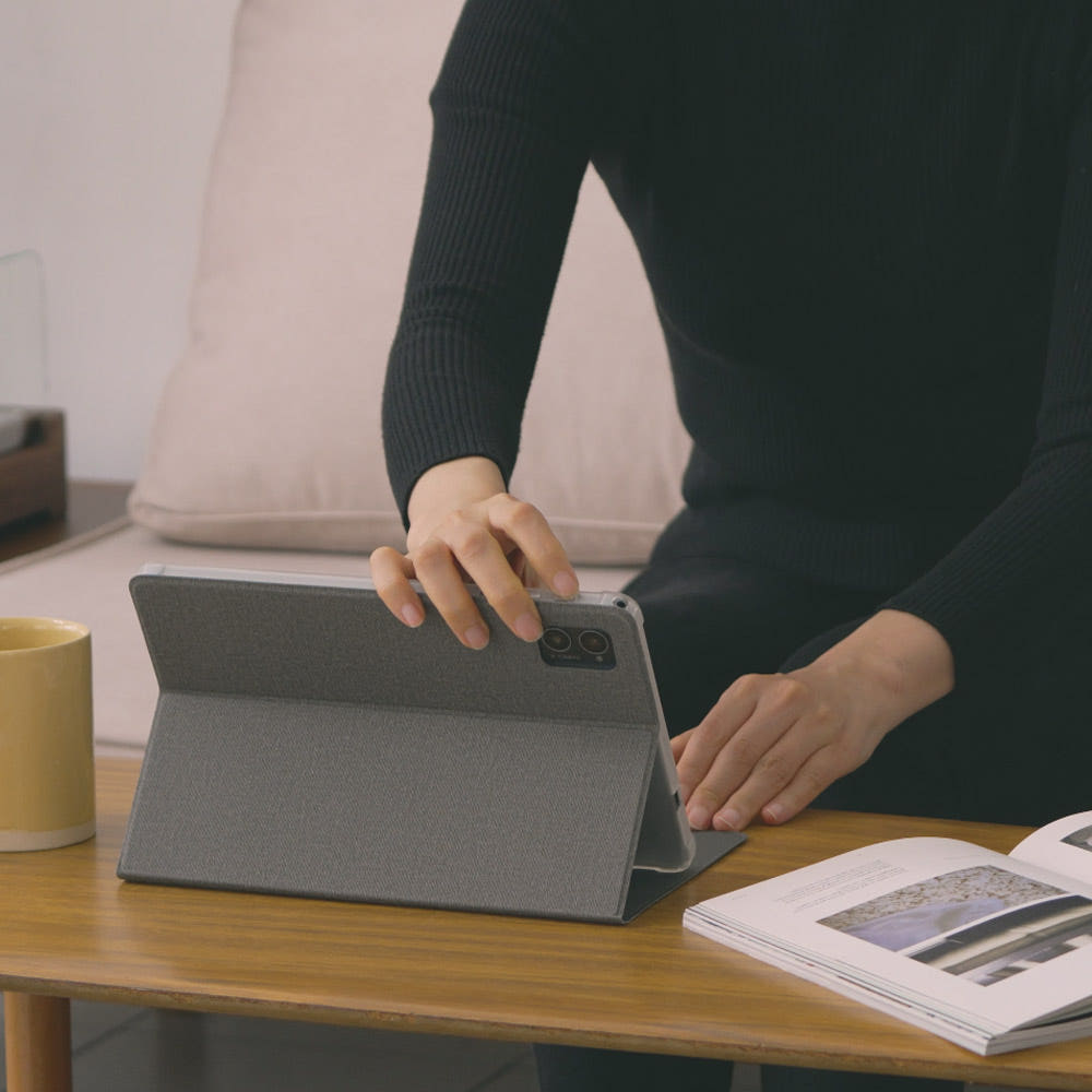 태블릿 실생활 사용 컷