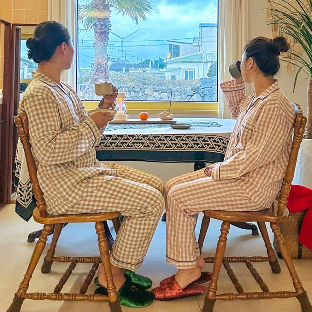 남여공용 커플잠옷 레트로 신혼 홈웨어 체크파자마 상하세트 밴딩 주머니 바지 실내복 - 상세 이미지 3