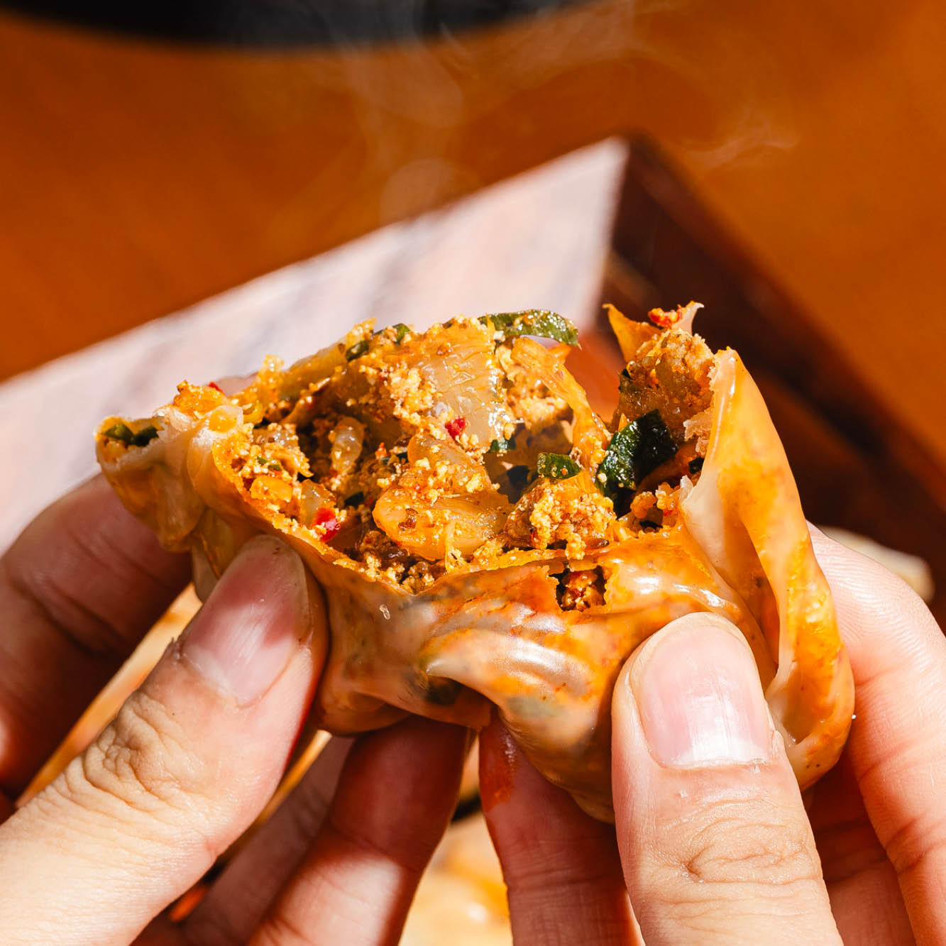금왕 수제 김치만두 고기만두 12개 (600g 이상) 직접 빚은 전통음식 간편조리 매콤한 맛 고소한 맛 - 상품 이미지