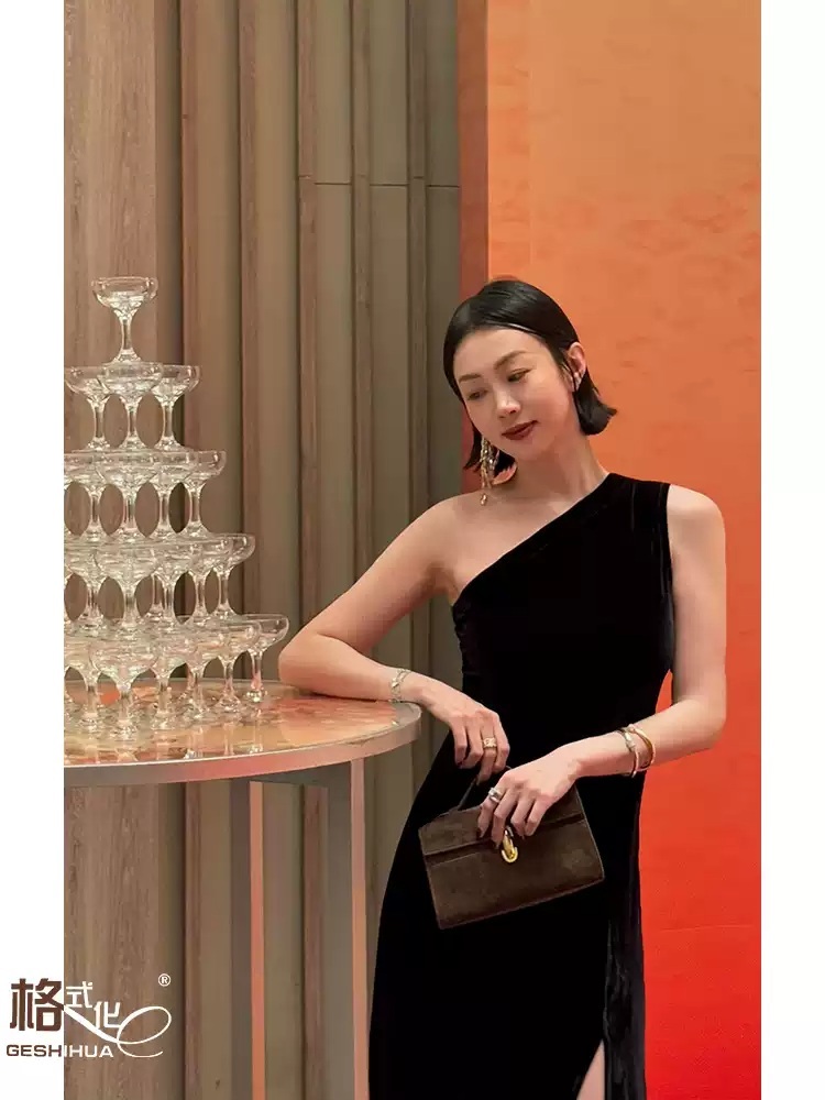 블랙 원숄더 이브닝드레스 고급 벨벳 생일 파티 연주회 원피스 슬릿스타일 - 상세 이미지 4