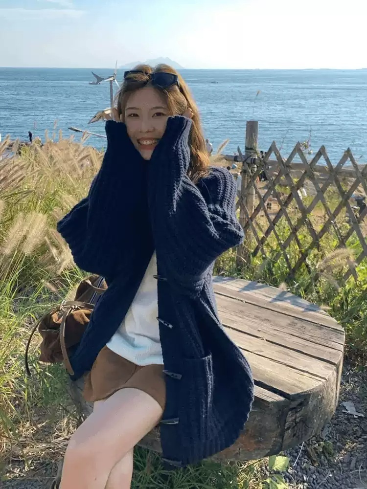 터틀넥 오버핏 가디건 떡볶이단추 유니크 무드 감성 성수동 느낌 바이브 디자인 가을겨울 - 상세 이미지 5