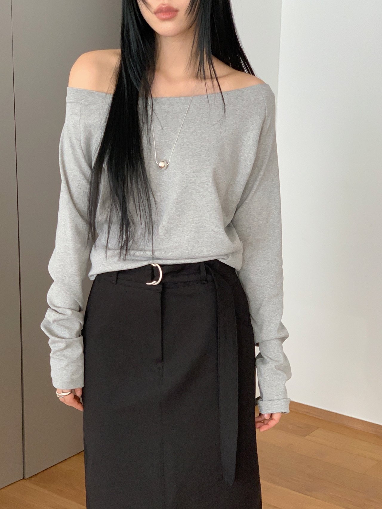 오버무드 여성 봄신상 오프숄더 보트넥 나그랑 여리핏 기본 긴팔티 3color - 상품 이미지
