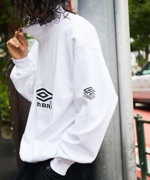 엄브로 UMBRO 별주 자수 로고 하프 집업 긴팔 스웨트 화이트 - 상세 이미지 4