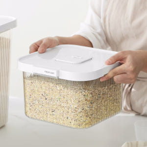네오플램 원터치 쌀통 쌀보관용기 잡곡통 10kg, 화이트 실사용 후기 | 효과 있을까? - 상품 이미지 3