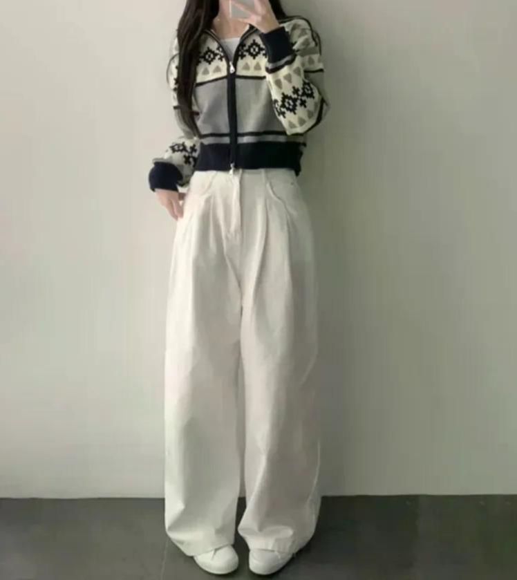 여친룩 데이트룩 니트 스웨터 스타일 레트로 칼라 짧은 카디건 여성 겨울 토너먼트 디자인 그레이 - 상세 이미지 4