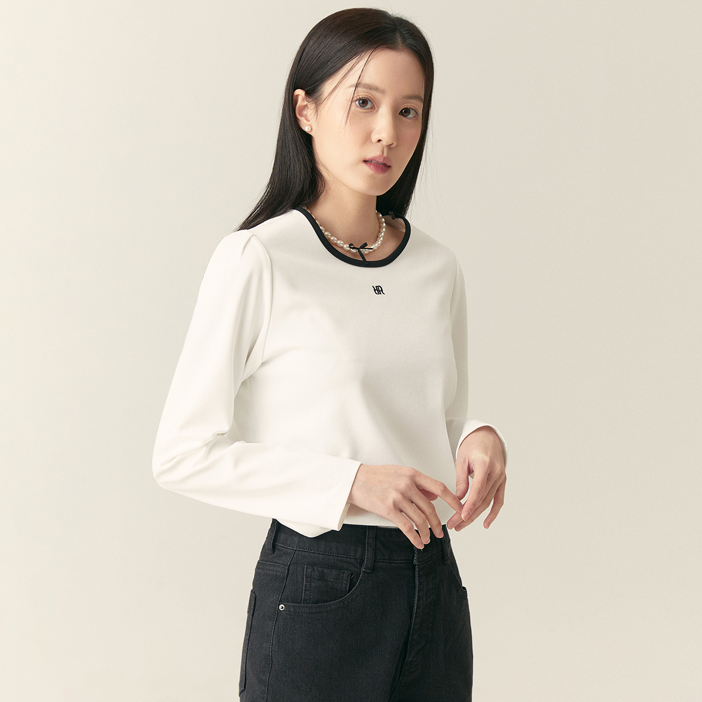 로엠 배색 라운드넥 티셔츠 RMLWF12R11 - 상품 이미지