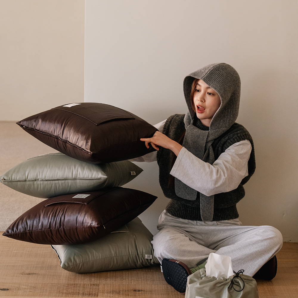 [디어리얼] 허그 포켓 쿠션커버 시티 50x50 (2colors) - 상품 이미지