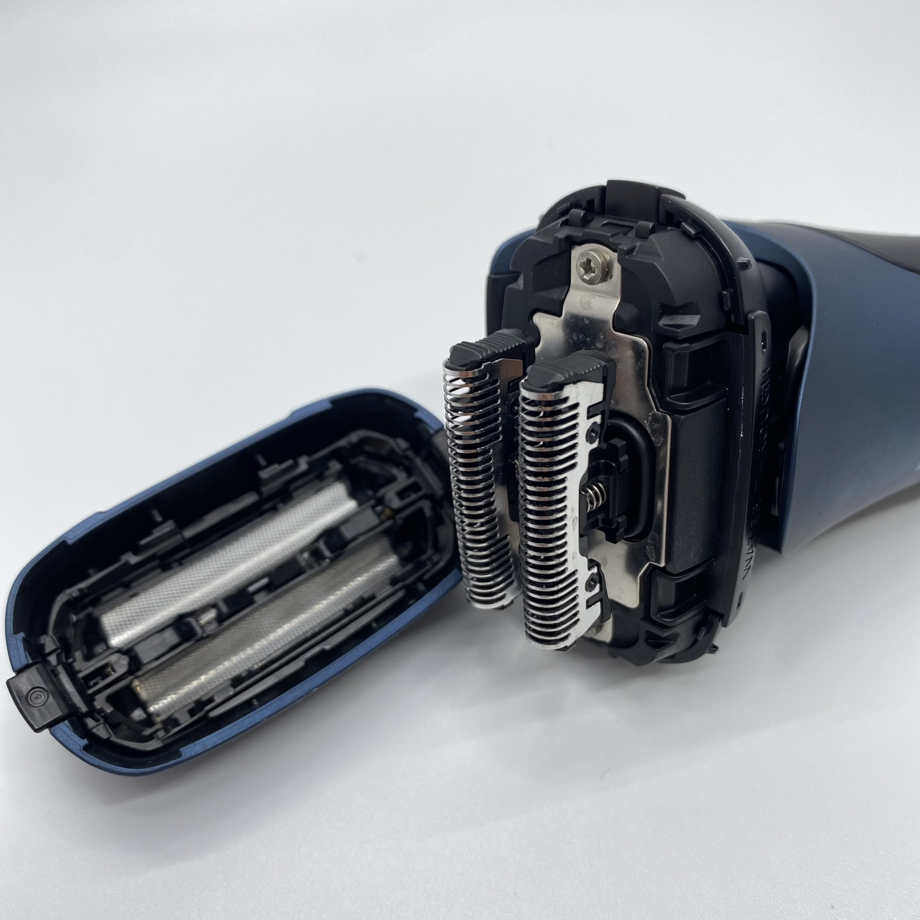 파나소닉 3중날 람대쉬 ES-BLT4B 전기면도기