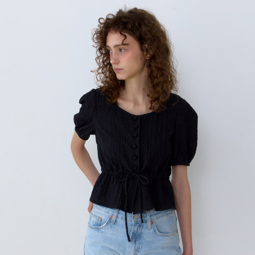 [어나우트] CRINKLE NATURAL BLOUSE BLACK