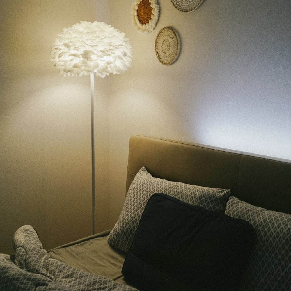 플루마 깃털 플로어램프 일자형 LED 장스탠드 거실 감성 인테리어조명