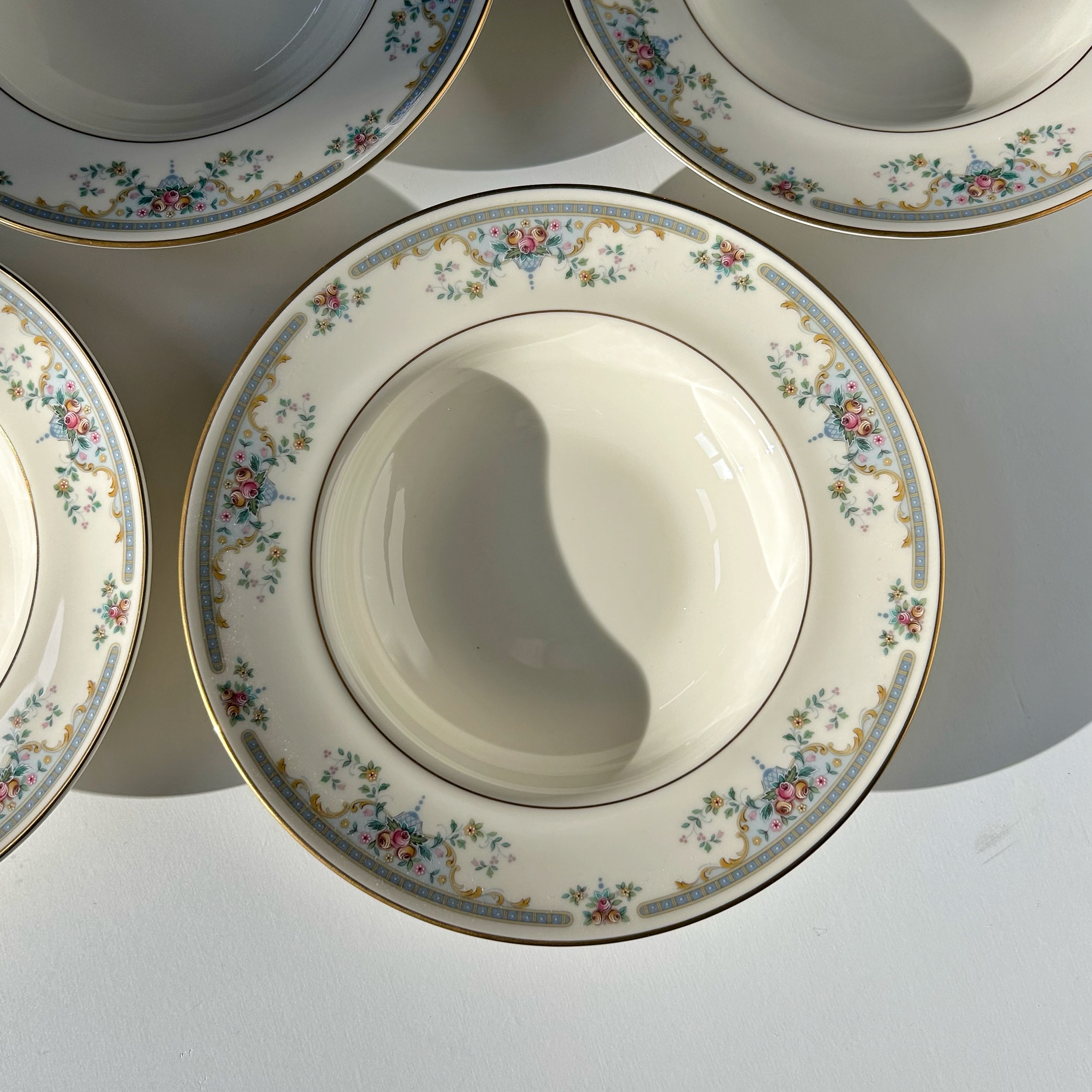 로얄덜튼 줄리엣 파스타볼 림스프볼 빈티지접시 예쁜 그릇 홈카페 영국 수입 명품그릇 컨디션A