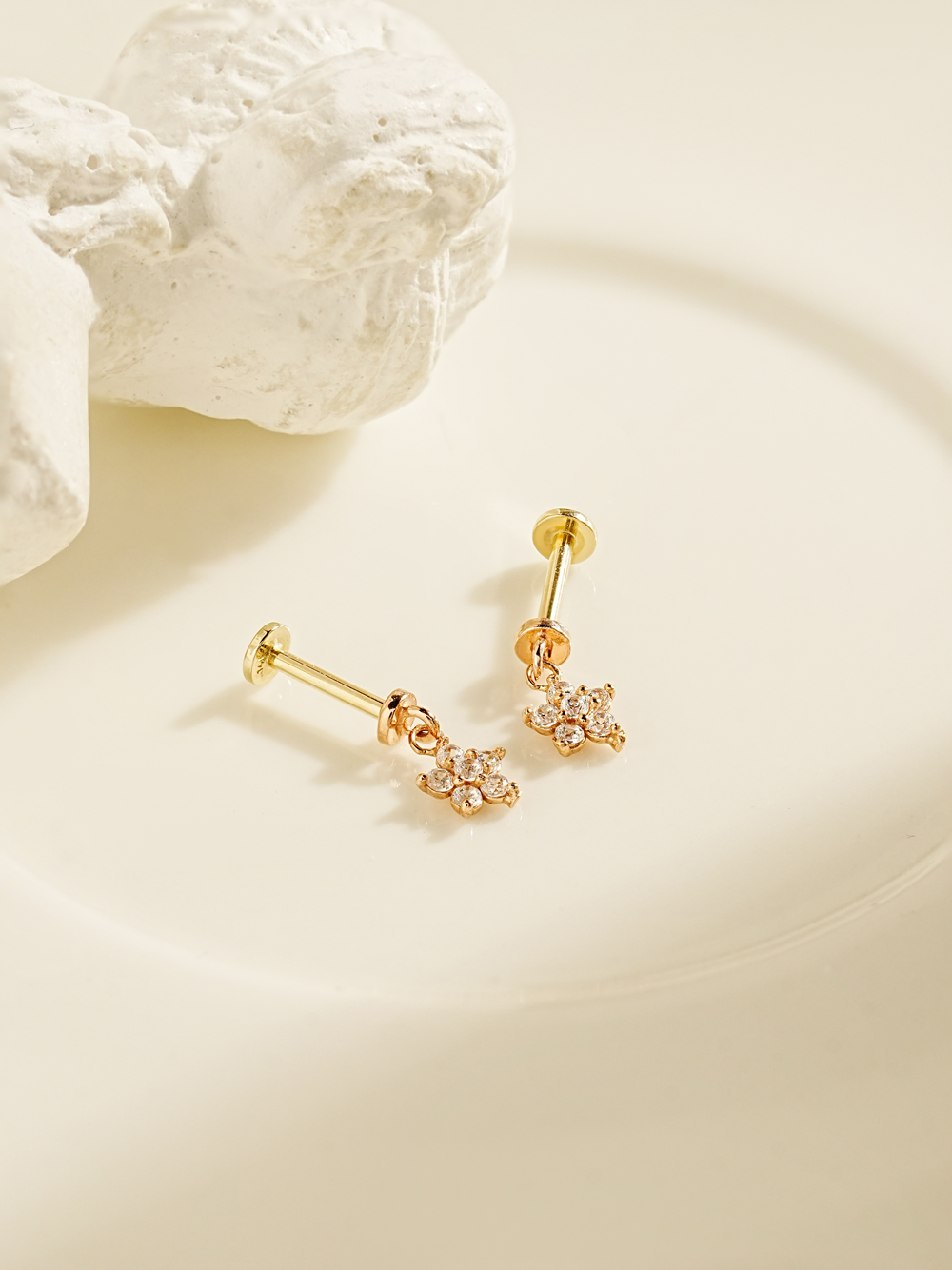 [0.8mm]14K 인터널 선샤인 플라워 드롭 라블렛 피어싱 귀걸이 - 상세 이미지 3