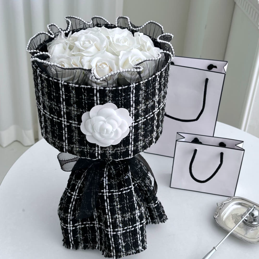 졸업식꽃다발 명품 비누꽃다발 졸업 꽃 샤넬장미 화이트 S 블랙